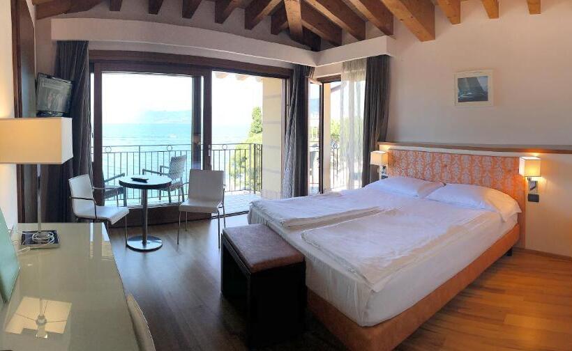 غرفة قياسية مطلّة علي البحيرة, Lido