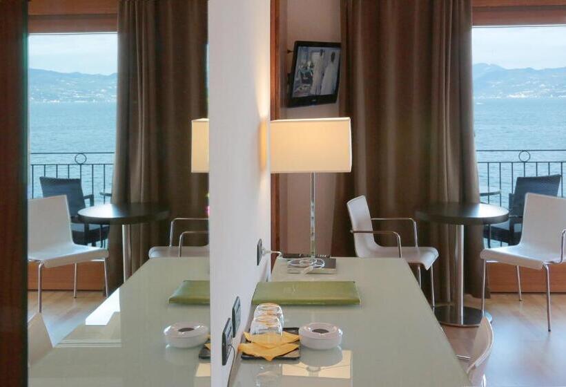 غرفة قياسية مطلّة علي البحيرة, Lido