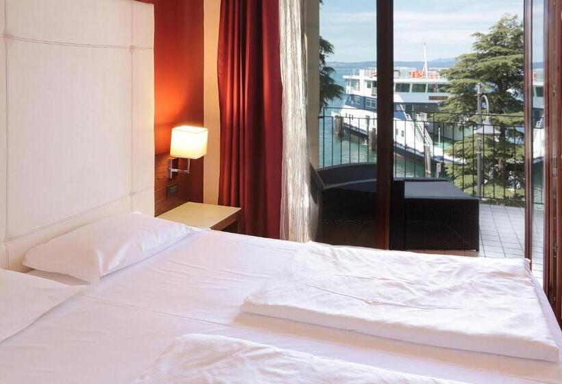 جناح جونيور مطل علي البحيرة, Lido