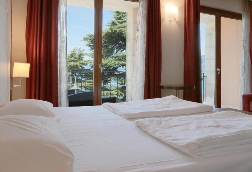 جناح جونيور مطل علي البحيرة, Lido