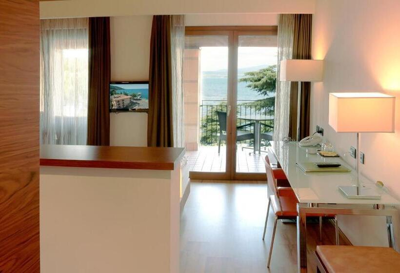 جناح عائلي, Lido