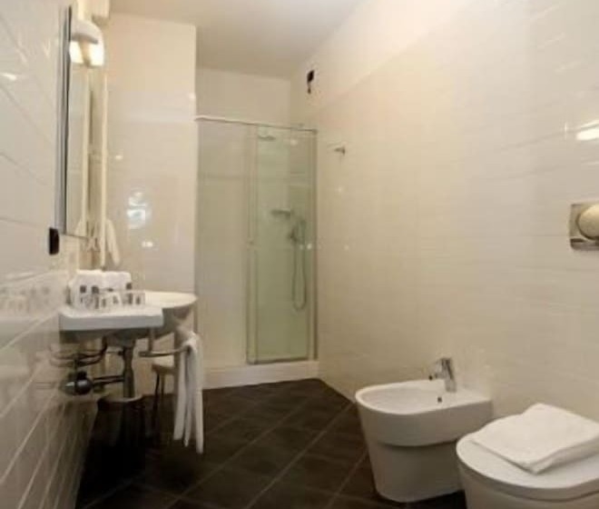 غرفة قياسية ثلاثية, Lido