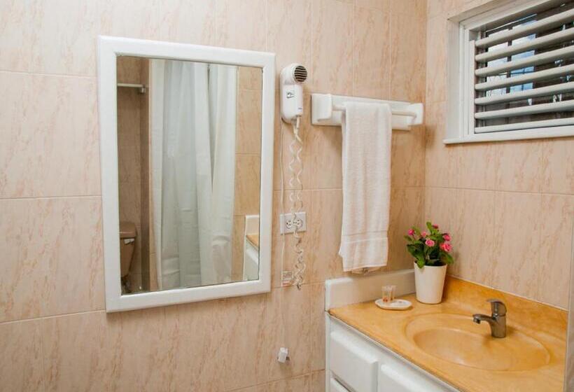 带2个双人床的标准工作室, Neptuno Refugio