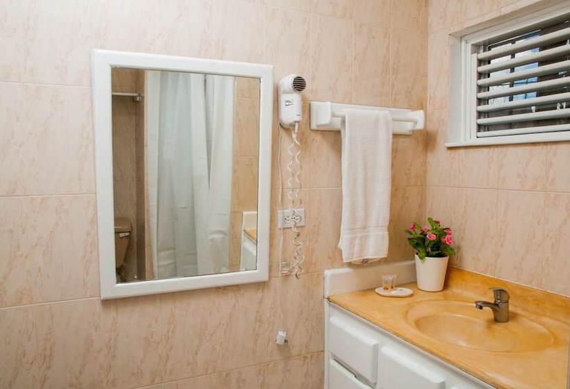 标准间, Neptuno Refugio