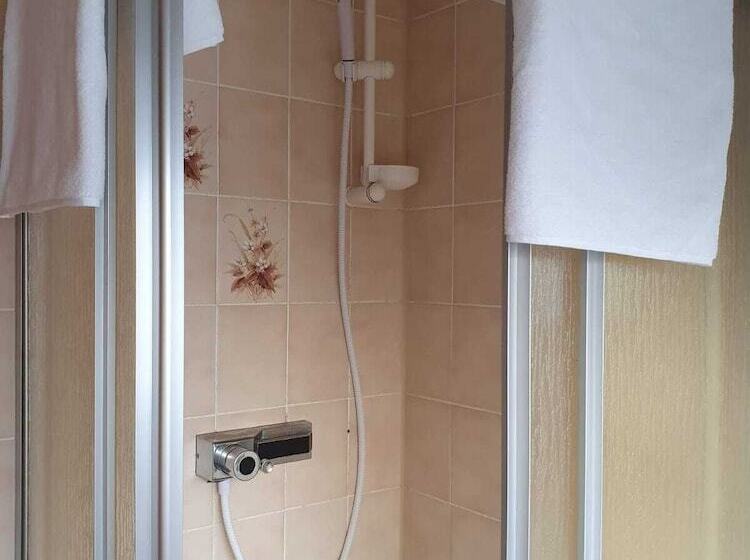 غرفة قياسية فردية, Pension Weller