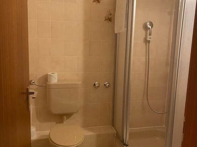 غرفة قياسية فردية, Pension Weller