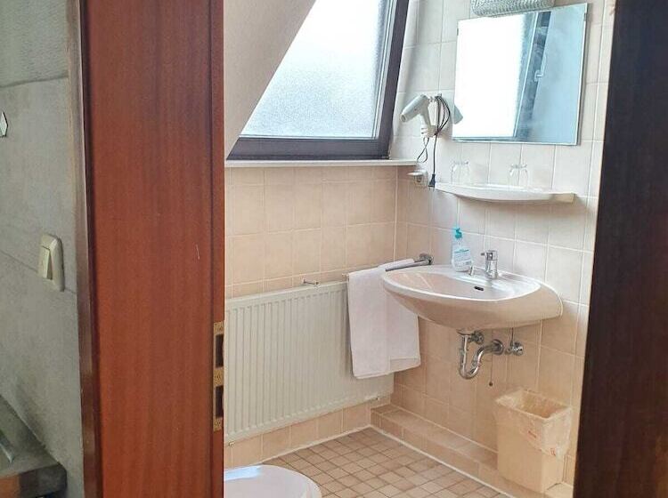 غرفة قياسية ثلاثية, Pension Weller