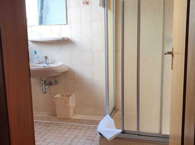 غرفة قياسية ثلاثية, Pension Weller