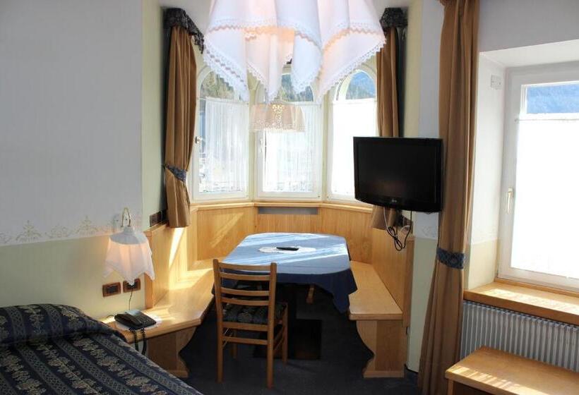 חדר סופריור לשלושה, Rosalpina