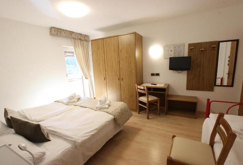 חדר משפחתי, Rosalpina