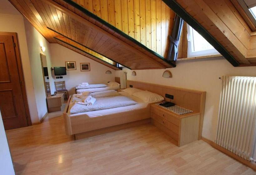 חדר משפחתי, Rosalpina