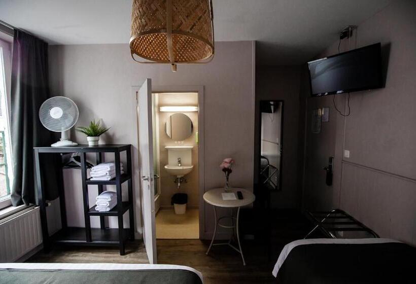 Standard Triple Room, Rose Red