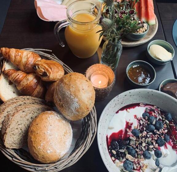 Четырехместный Номер Стандарт, Rose Red