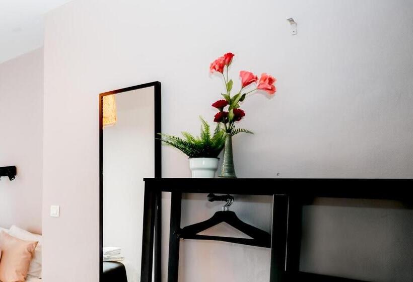 Номер Basic, Rose Red