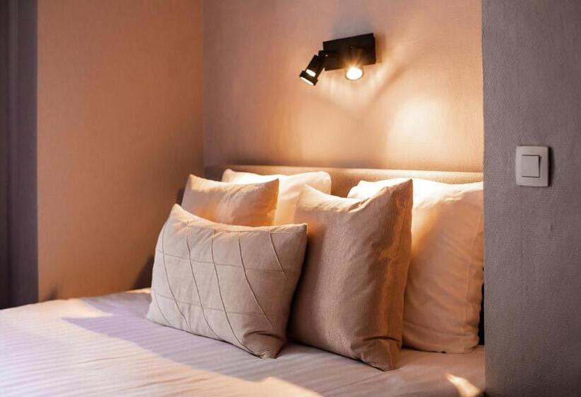 Standard Room, Rose Red