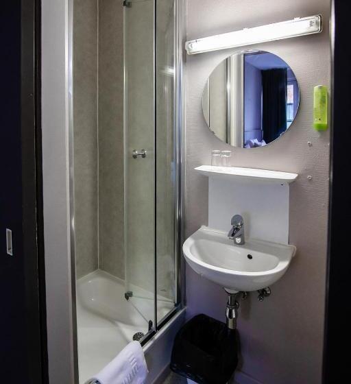 Standard Triple Room, Rose Red