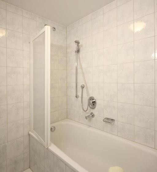 스탠다드 룸, Trasen