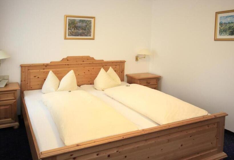 스탠다드 룸, Trasen