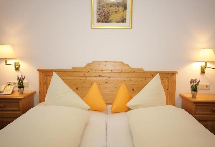 스탠다드 트리플 룸, Trasen