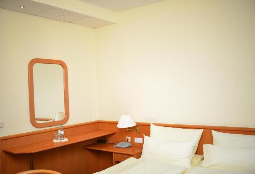 Номер Стандарт Индивидуальный, Zur Stadt Cassel