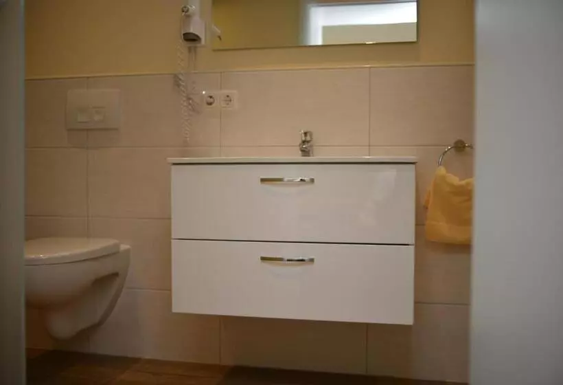 اتاق استاندارد, Zur Stadt Cassel