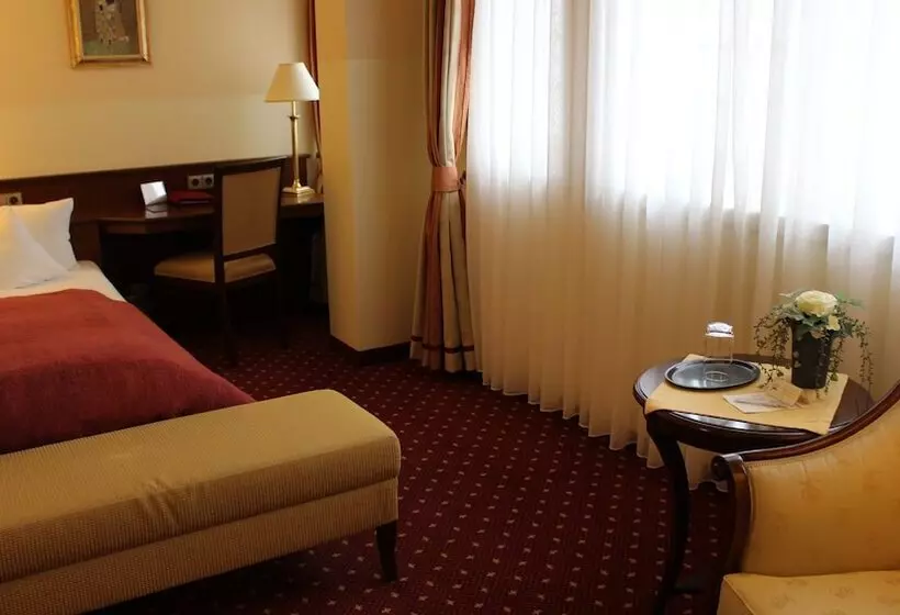 اتاق استاندارد یک نفره, Landhotel Zum Hessenpark