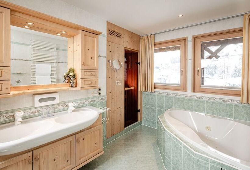 Люкс Повышенной Комфортности, Romantik & Family Hotel Gardenias