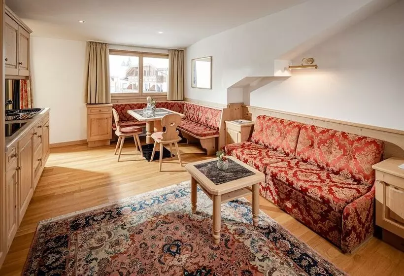 سوییت لوکس, Romantik & Family Hotel Gardenias