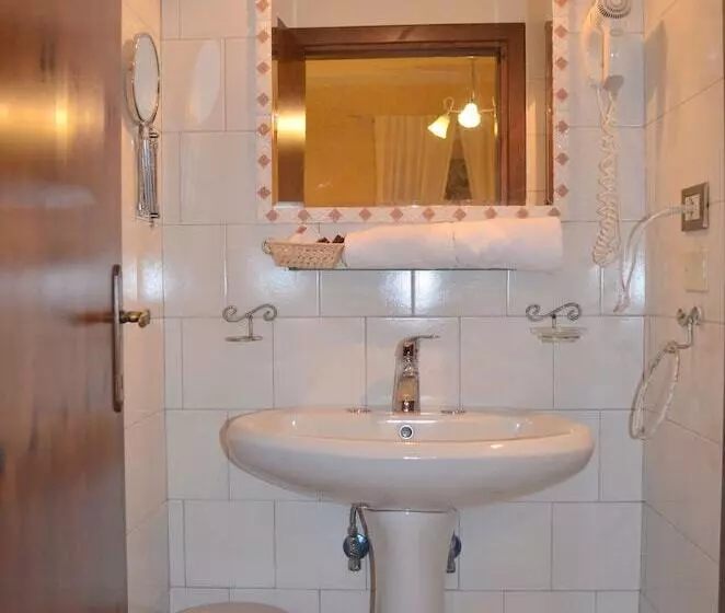 Standard Yhden Hengen Huone, Villa Schiatti