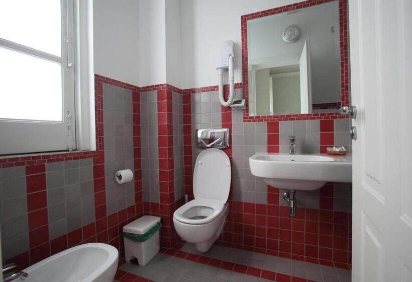 غرفة قياسية ثلاثية, Villa Vittoria Tropea B&b