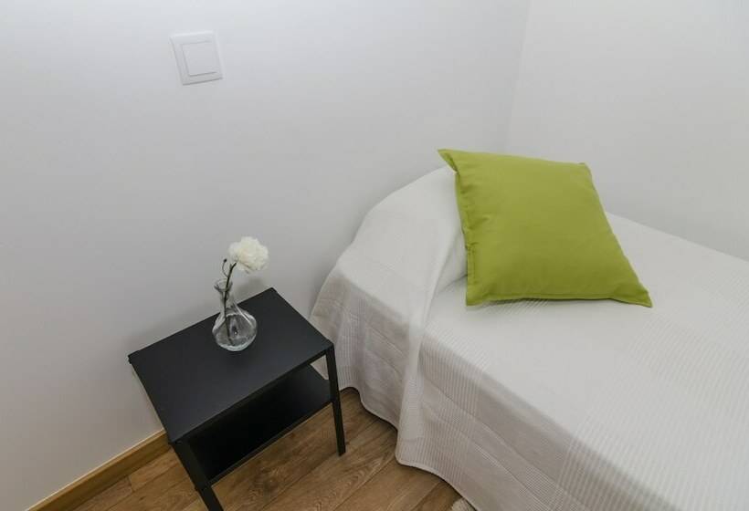 اتاق استاندارد یک نفره, Faro Albacor Residence   Hostel