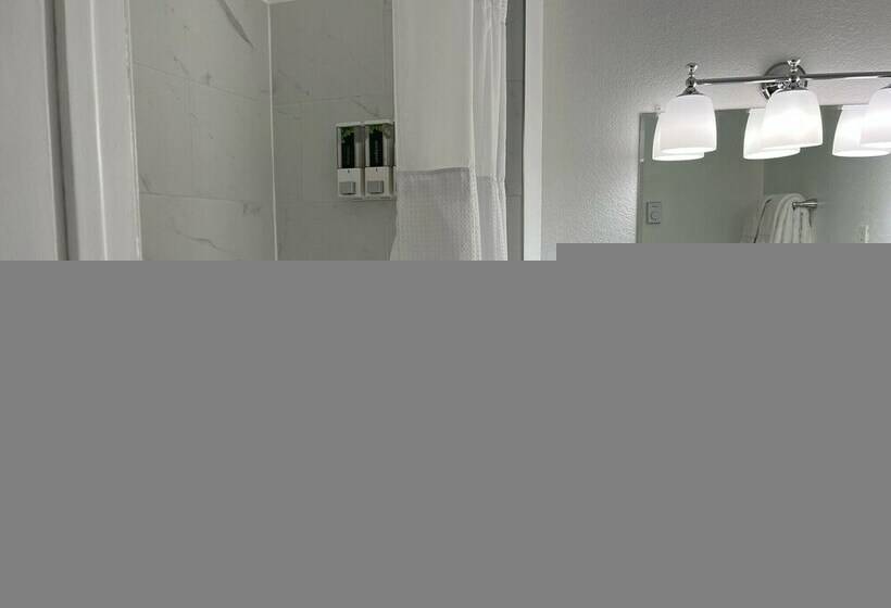 سوییت خانوادگی, Celadon Lodge