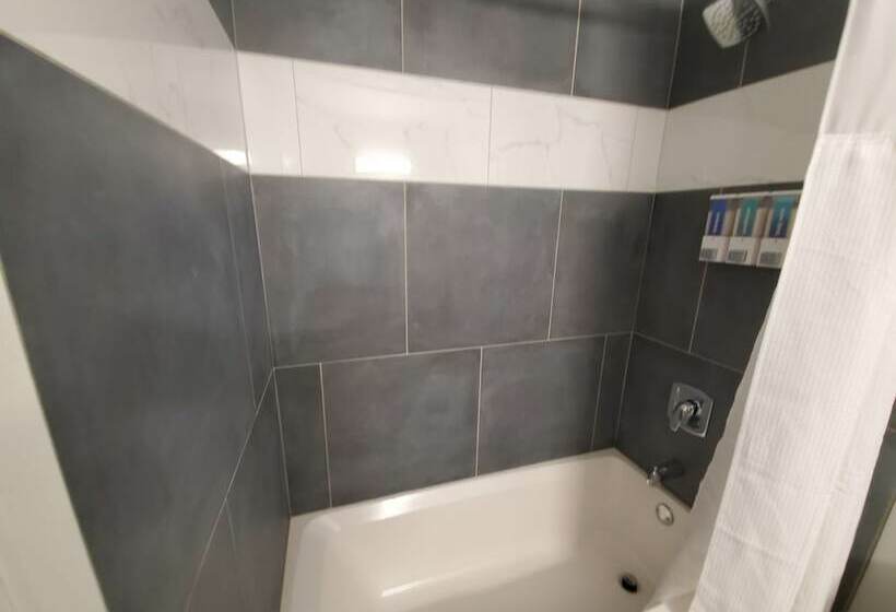 سوئیت 2 خوابه, Celadon Lodge