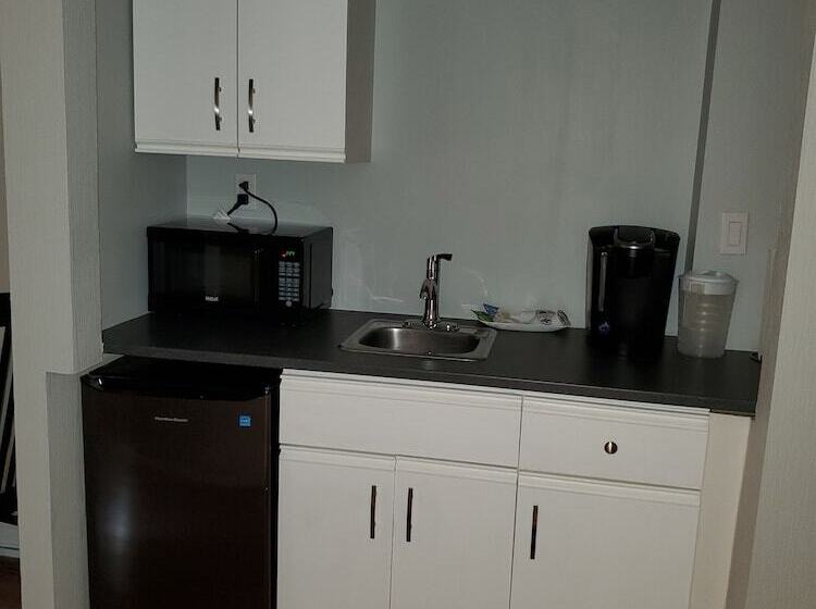 استودیوی لوکس, Celadon Lodge