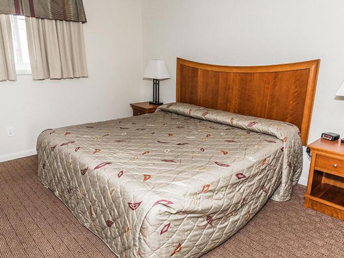 带大床的复式套间, Desert Sand Resort