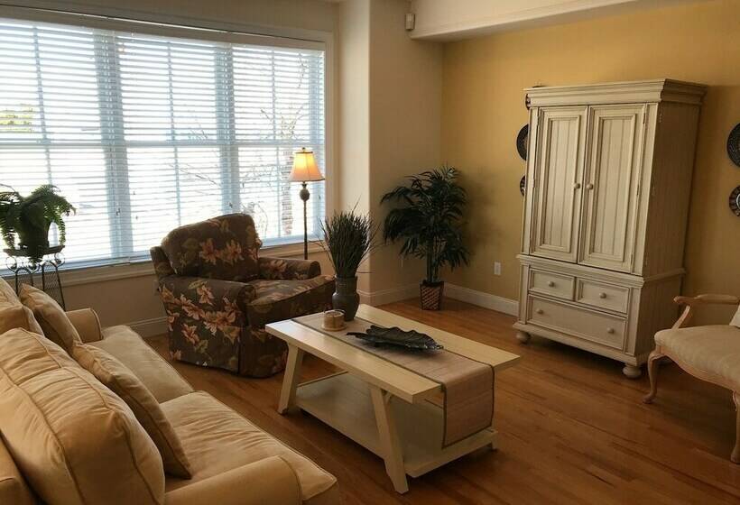 Апартаменты 4 Спальни, Hemingways By The Sea