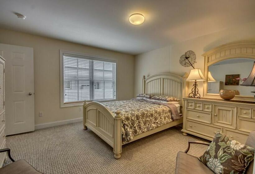 Апартаменты Deluxe 3 Спальни, Hemingways By The Sea