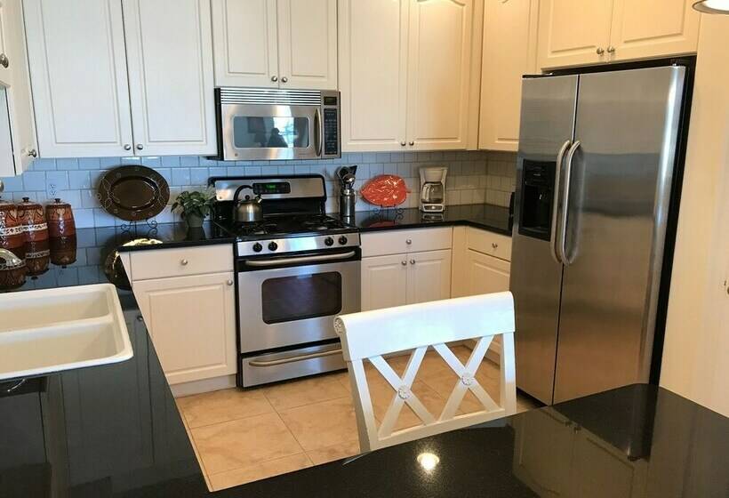 Апартаменты 4 Спальни, Hemingways By The Sea