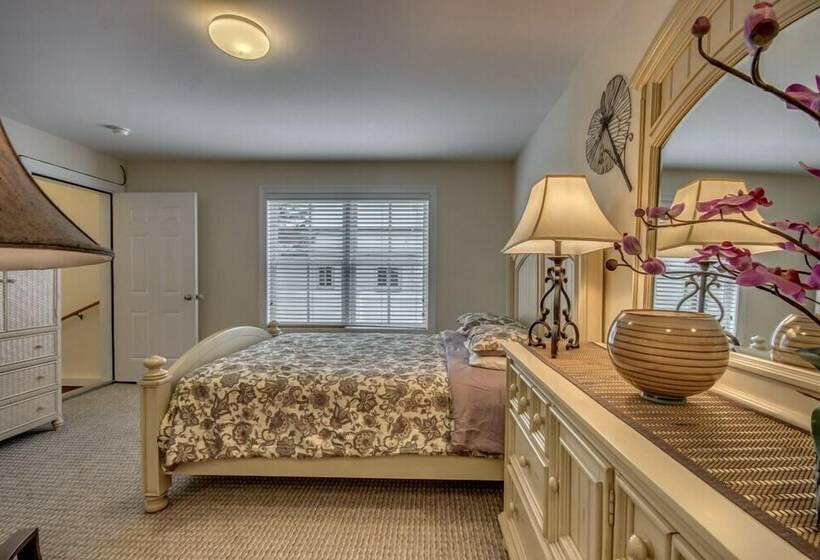 Апартаменты Deluxe 3 Спальни, Hemingways By The Sea