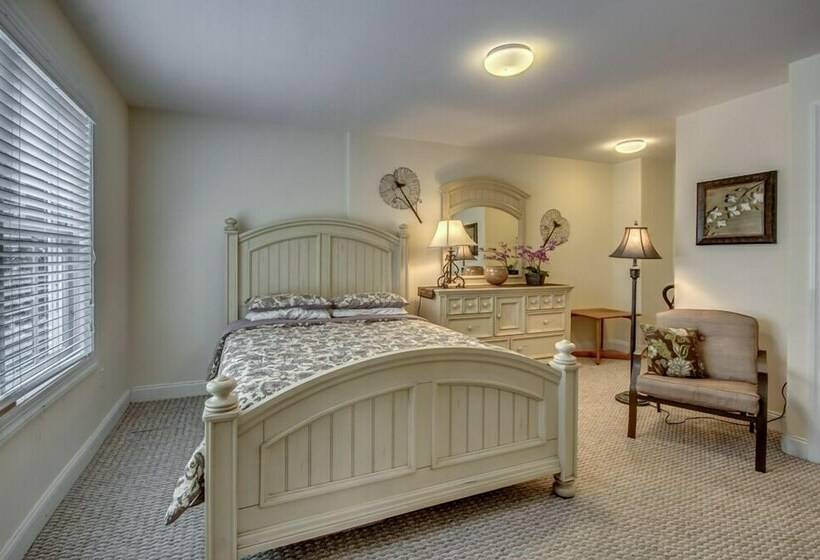 Апартаменты Deluxe 3 Спальни, Hemingways By The Sea