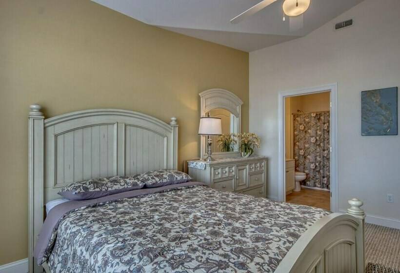 Апартаменты Deluxe 3 Спальни, Hemingways By The Sea