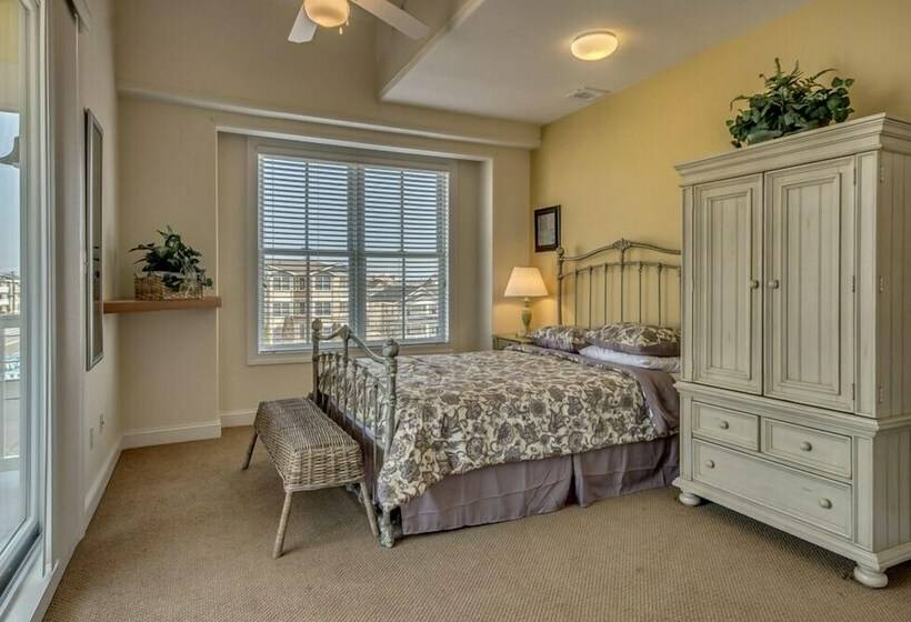 Апартаменты Deluxe 3 Спальни, Hemingways By The Sea