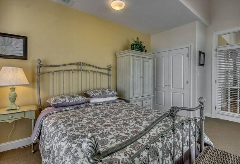 Апартаменты Deluxe 3 Спальни, Hemingways By The Sea