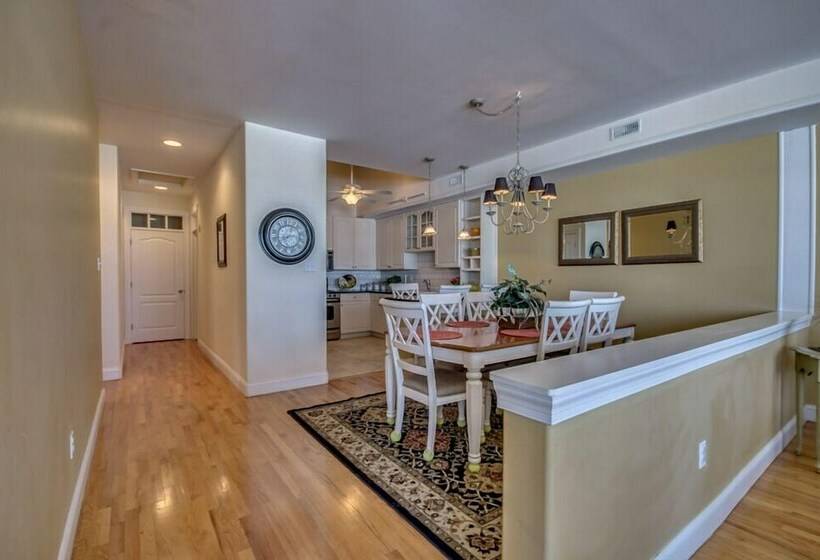 Апартаменты Deluxe 3 Спальни, Hemingways By The Sea