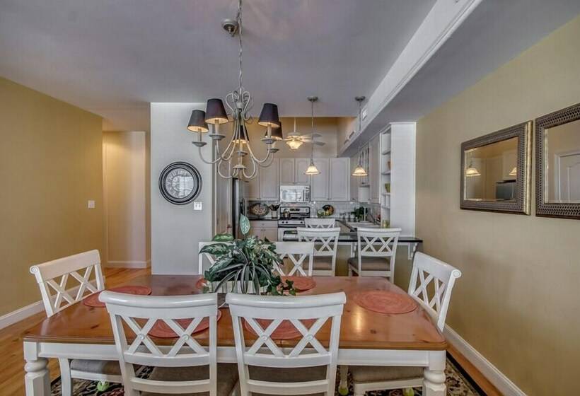 Апартаменты Deluxe 3 Спальни, Hemingways By The Sea