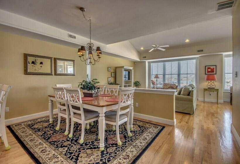 Апартаменты Deluxe 3 Спальни, Hemingways By The Sea