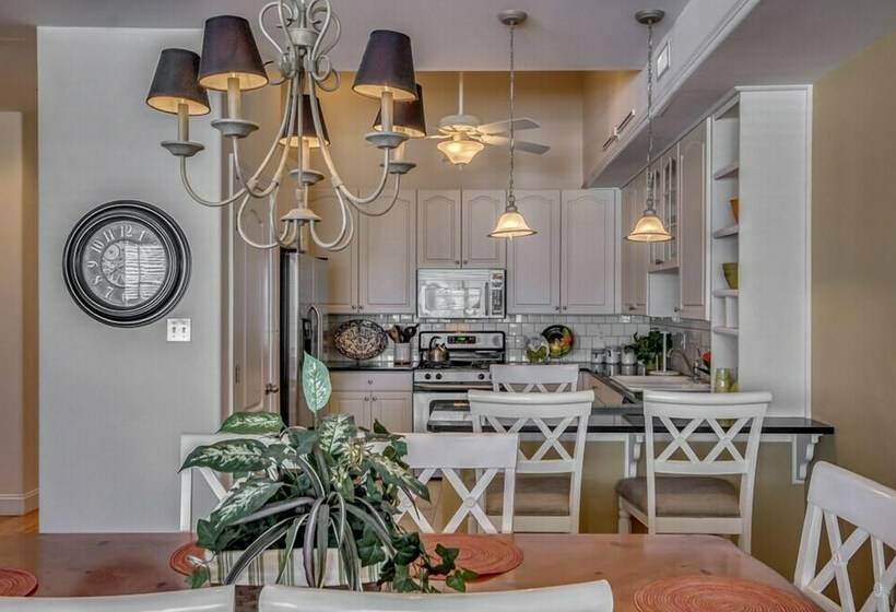 Апартаменты Deluxe 3 Спальни, Hemingways By The Sea