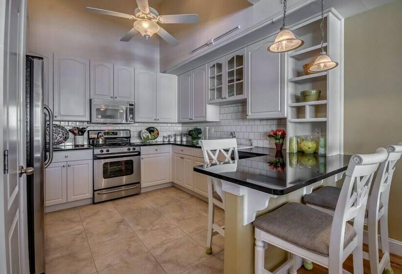 Апартаменты Deluxe 3 Спальни, Hemingways By The Sea