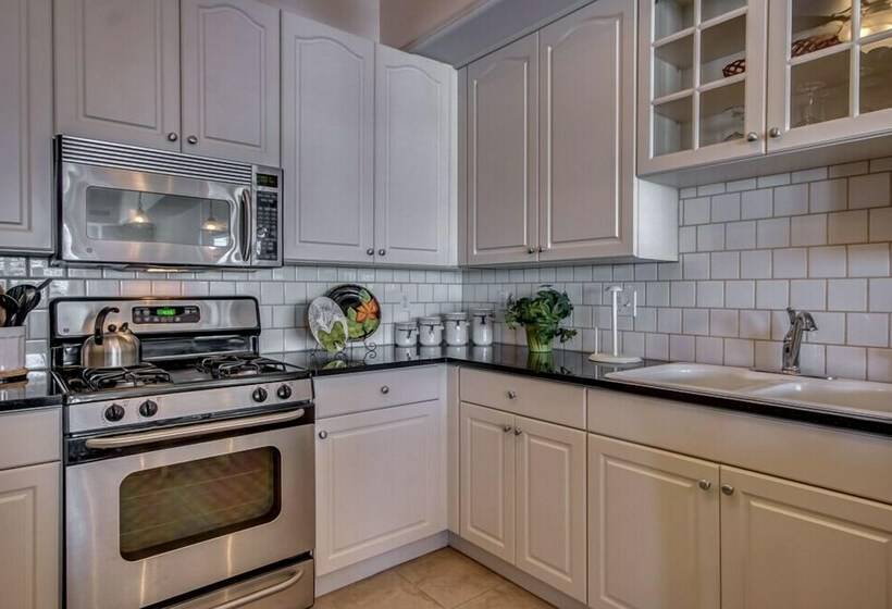 Апартаменты Deluxe 3 Спальни, Hemingways By The Sea