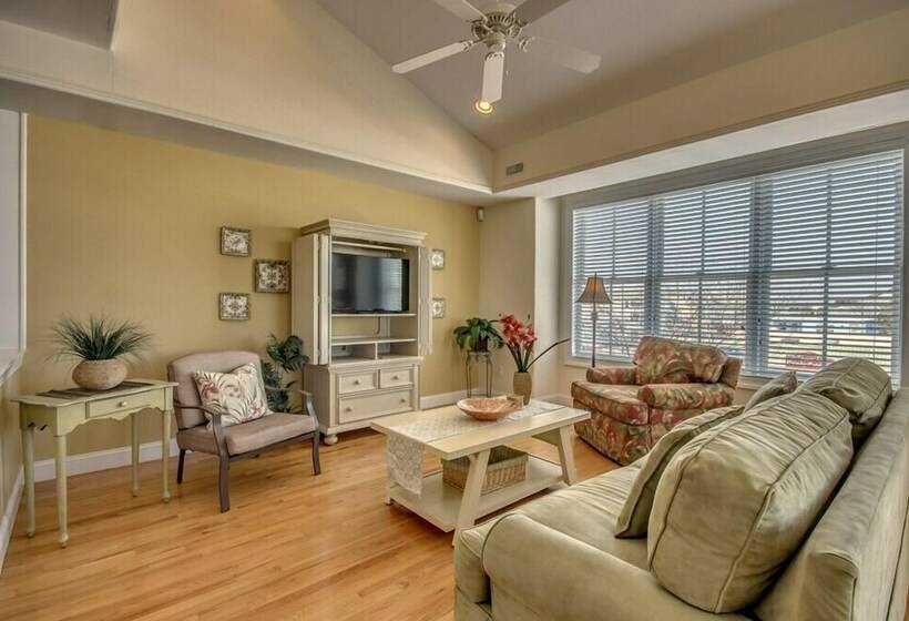 Апартаменты Deluxe 3 Спальни, Hemingways By The Sea